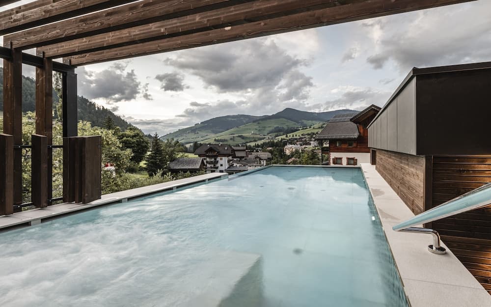 Infinity pool