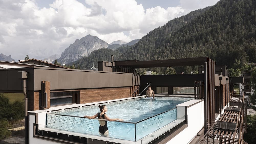 Infinity pool
