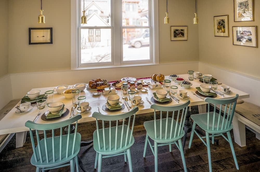 Breakfast area