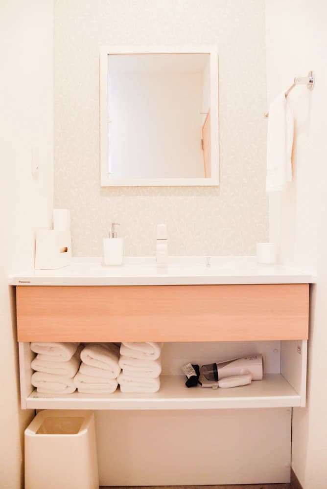 Bathroom amenities