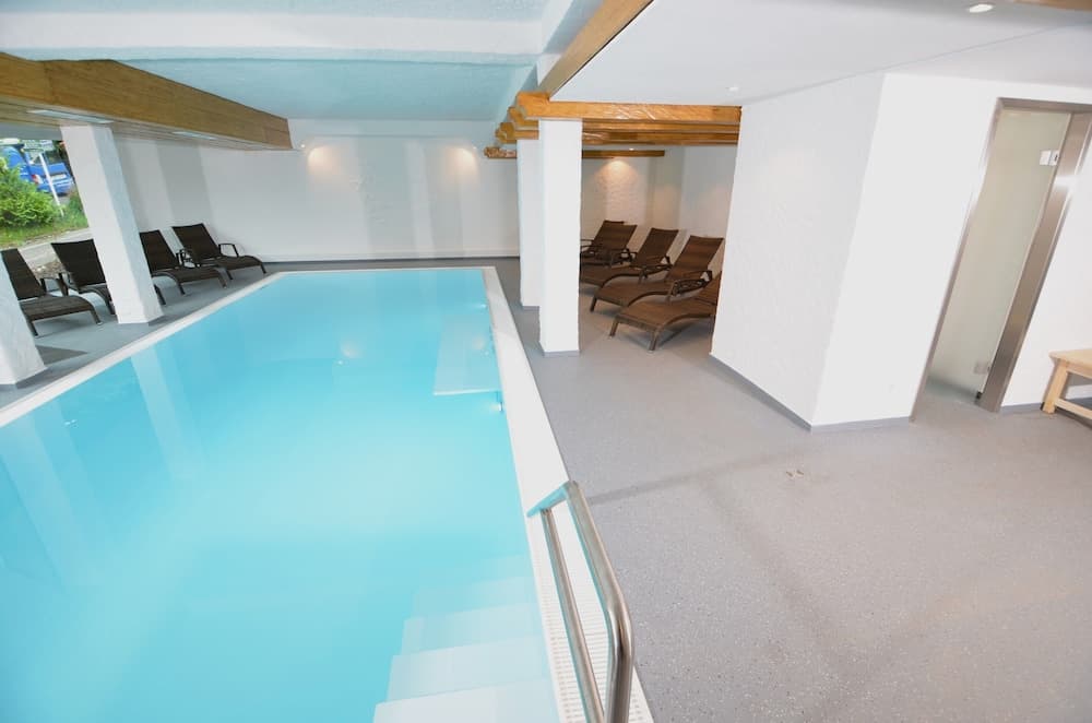 Exercise/lap pool