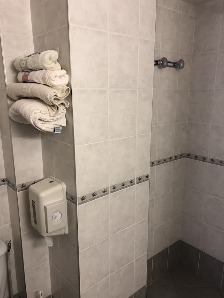 Bathroom amenities