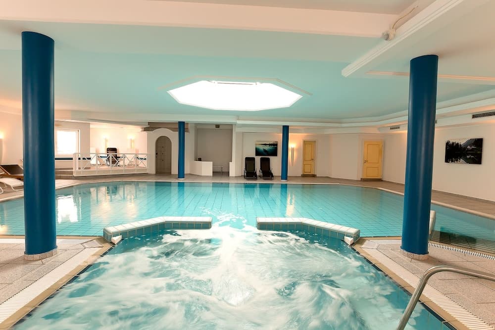 Exercise/lap pool