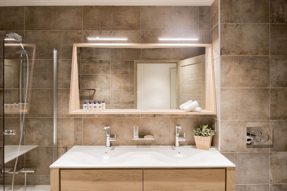 Bathroom sink
