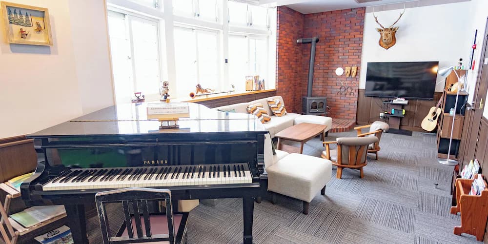 Lobby lounge