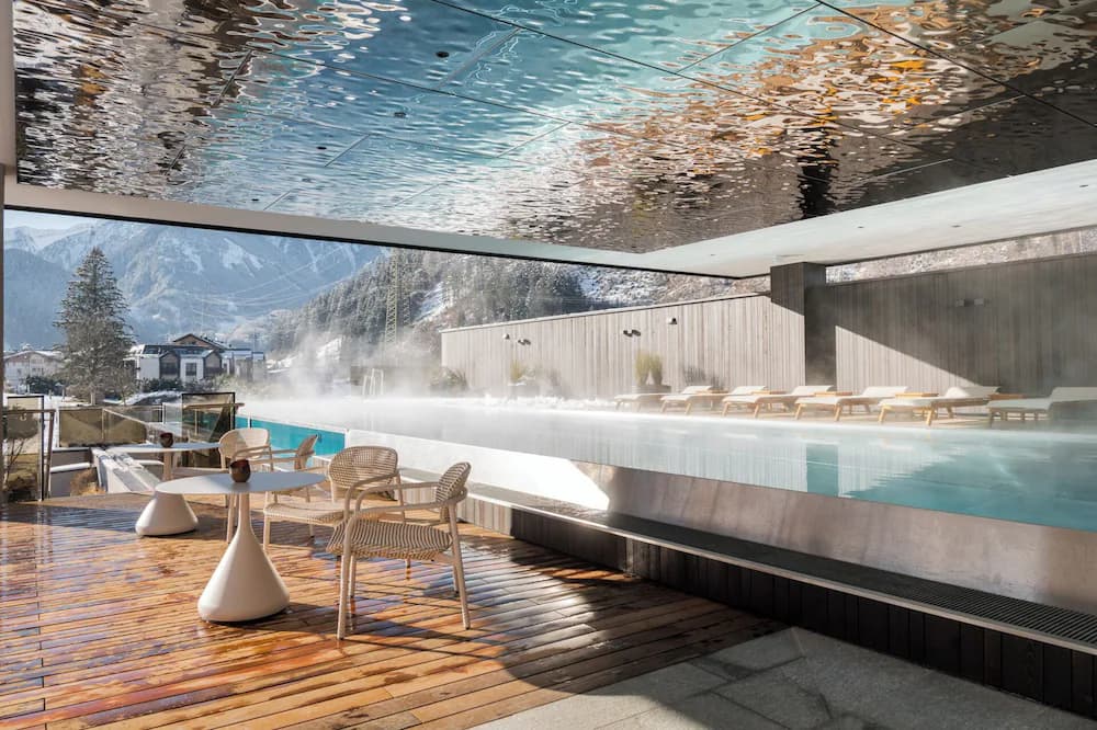 Infinity pool