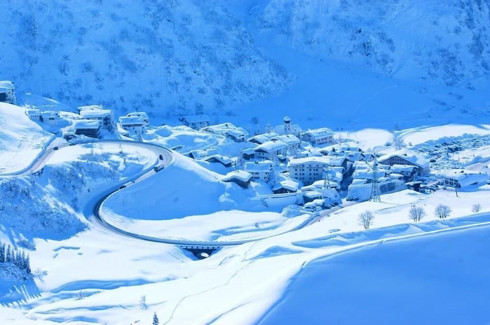 Snow and ski sports