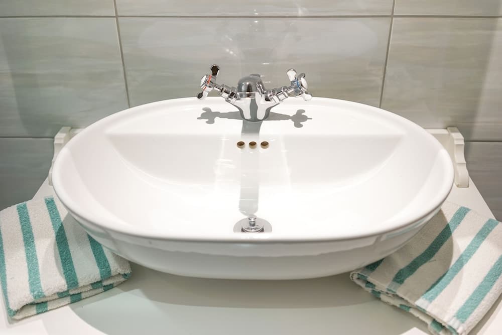 Bathroom sink