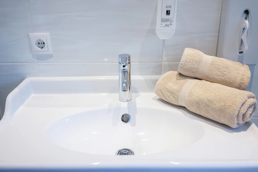 Bathroom sink