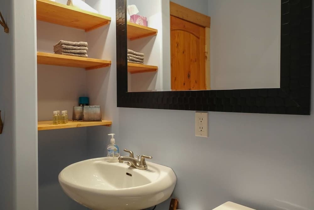 Bathroom sink