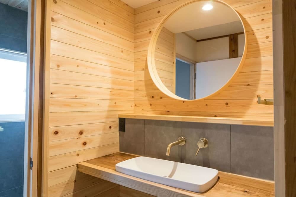 Bathroom sink