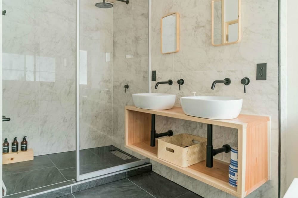 Bathroom sink