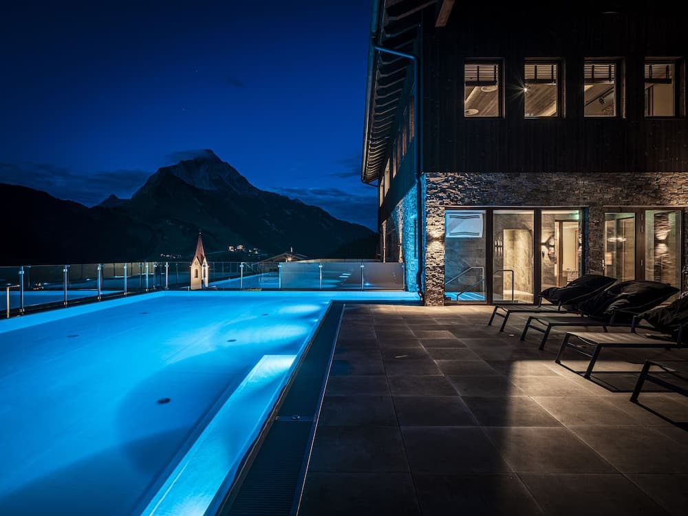 Infinity pool