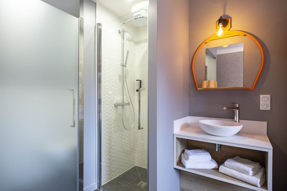 Bathroom sink