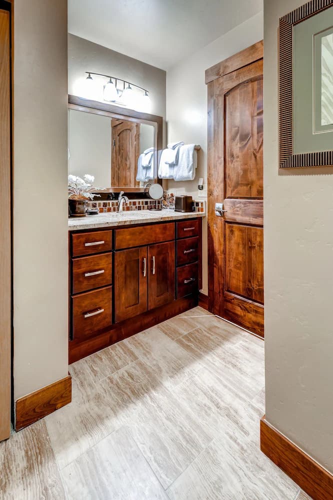 Bathroom sink