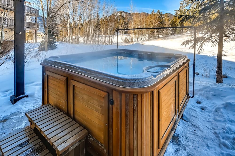 Private spa tub