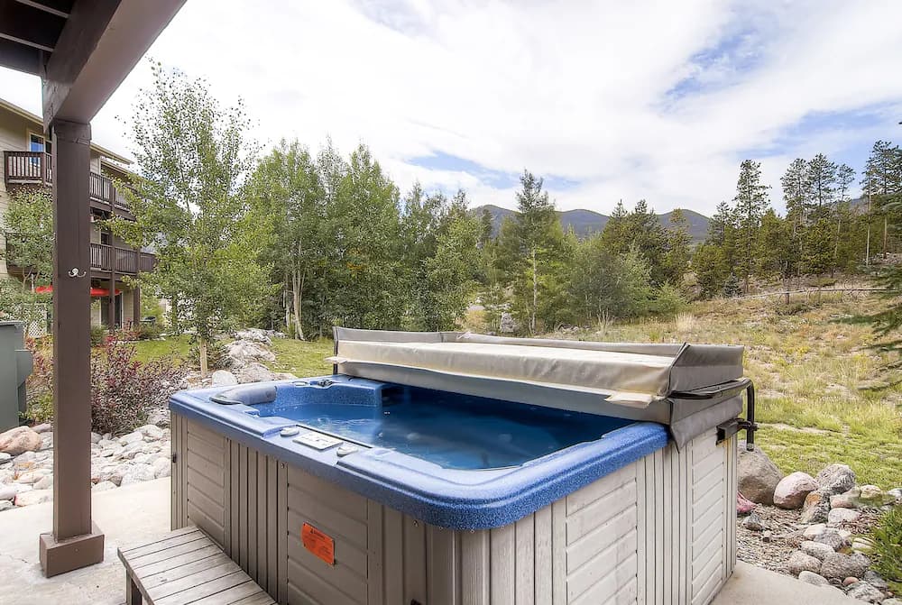 Private spa tub