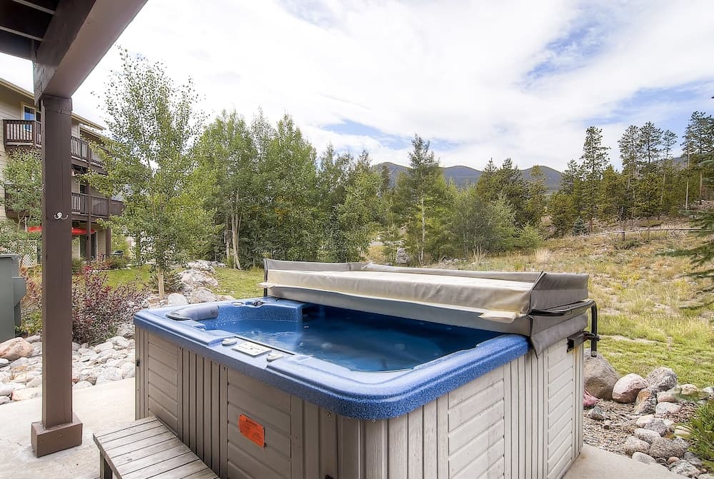Private spa tub