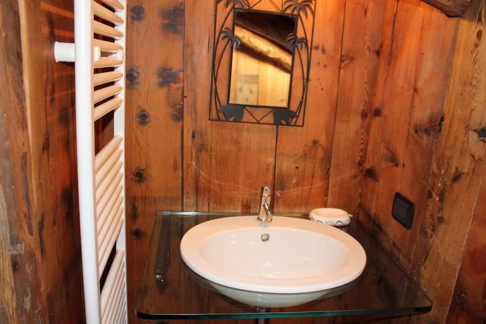 Bathroom sink