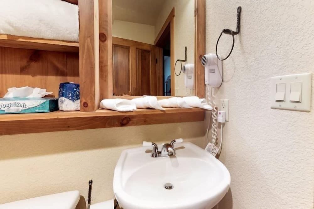 Bathroom sink
