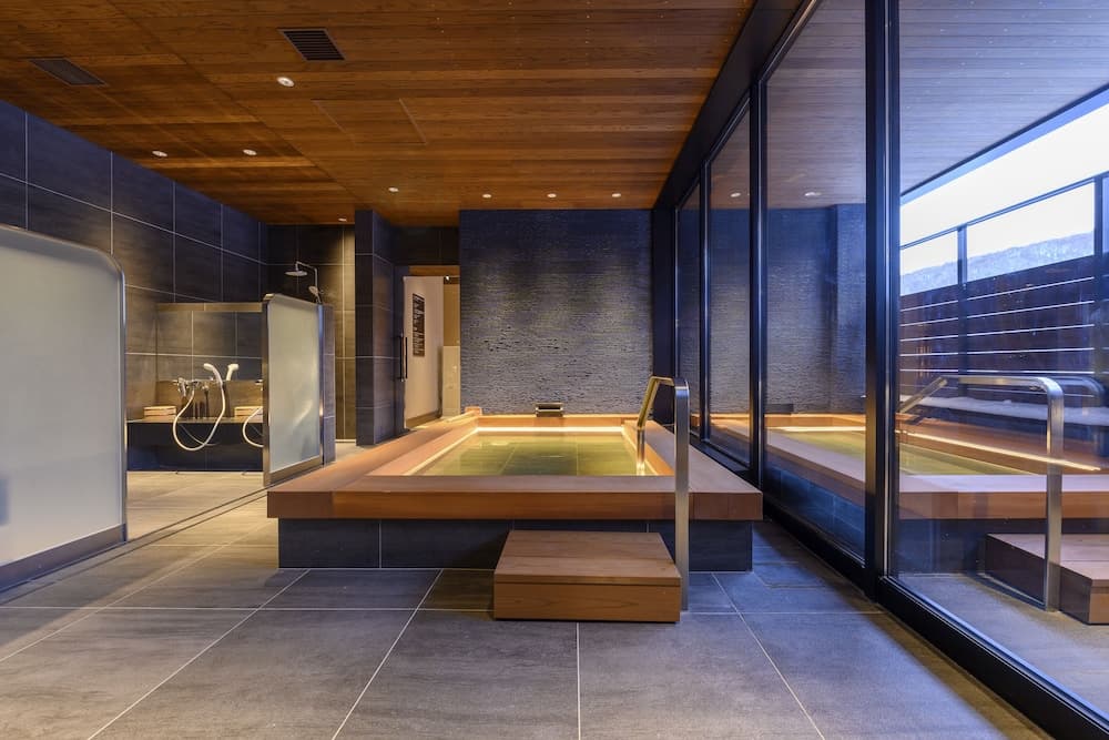 Indoor spa tub