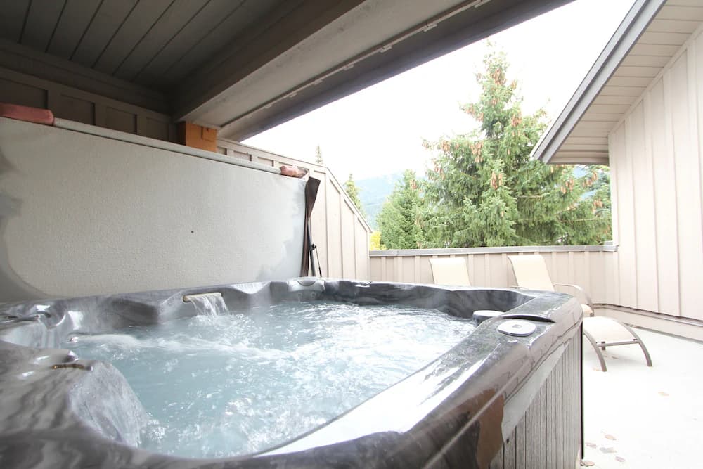Private spa tub