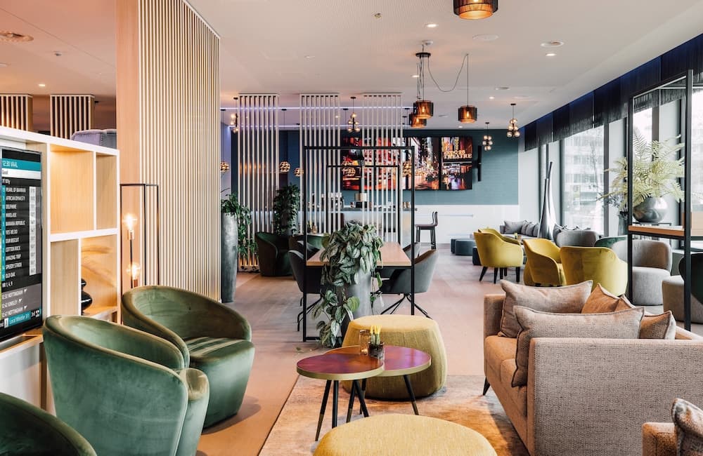 Lobby lounge