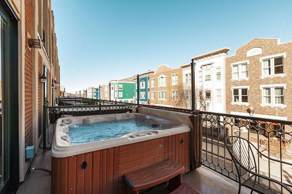 Private spa tub