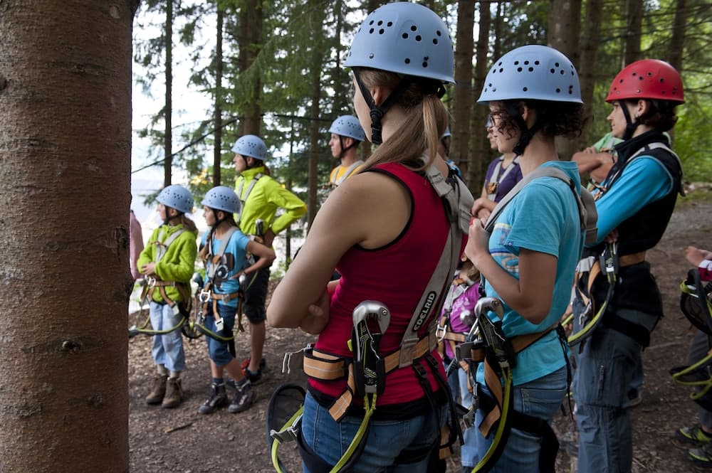Ropes course (team building)