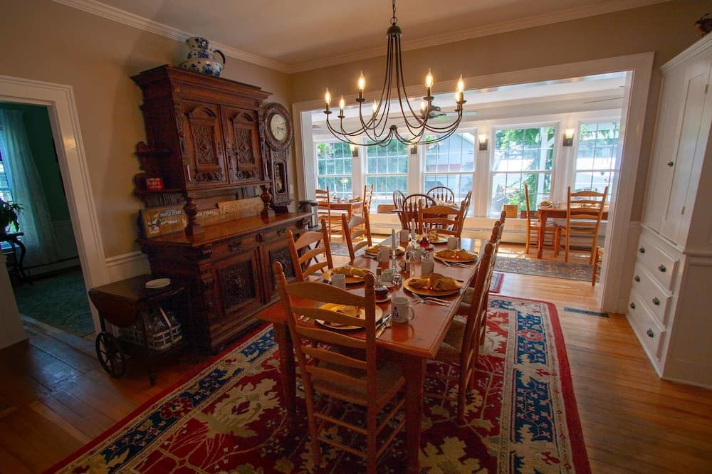 Breakfast area