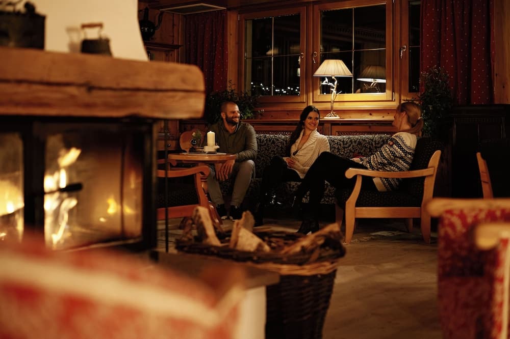 Lobby lounge