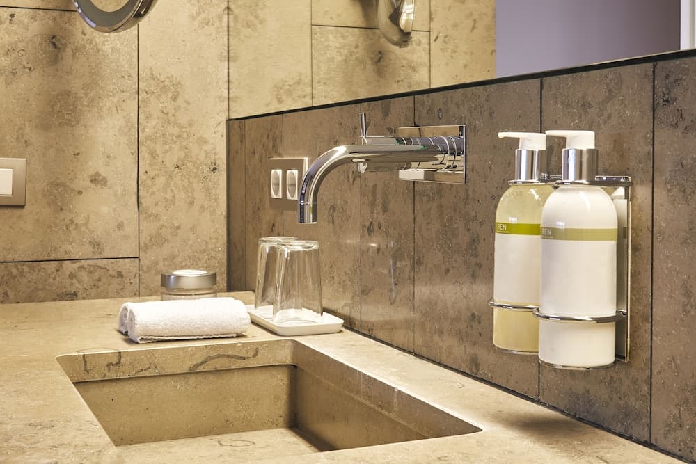 Bathroom sink