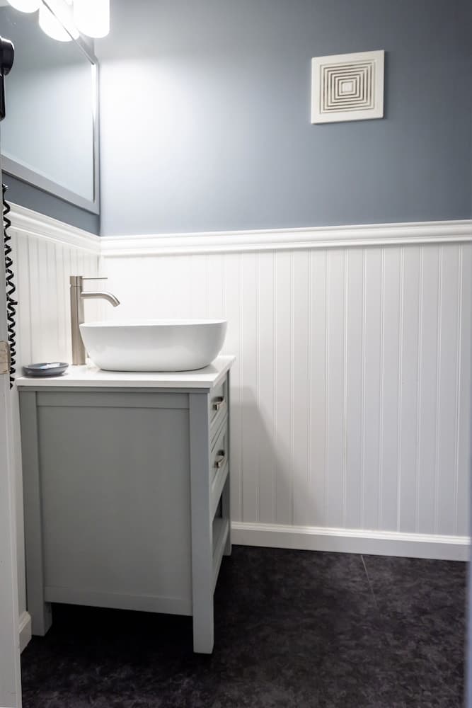 Bathroom sink