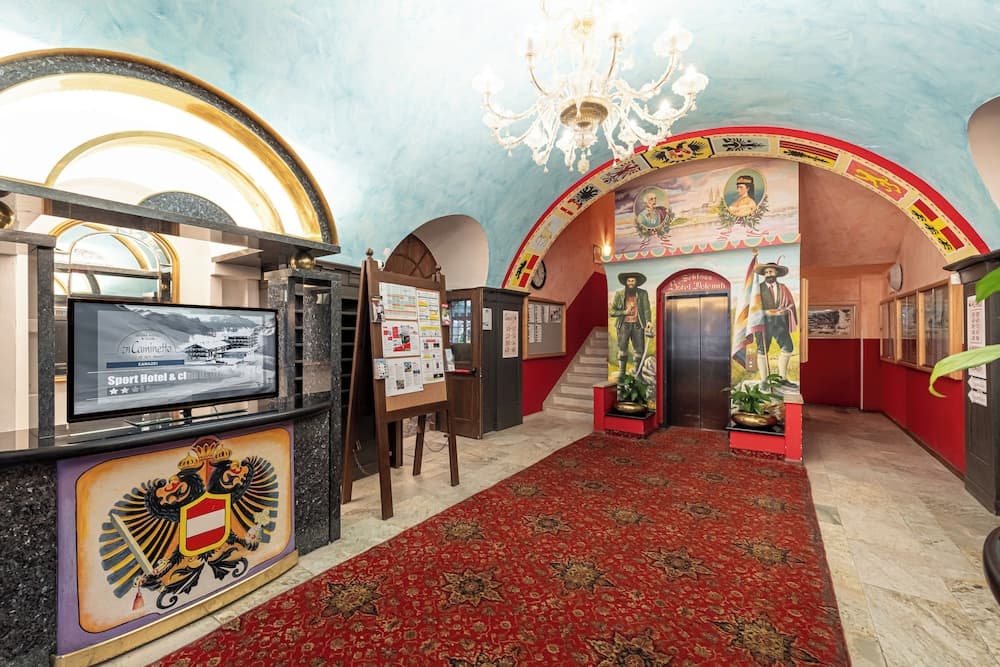 Lobby lounge