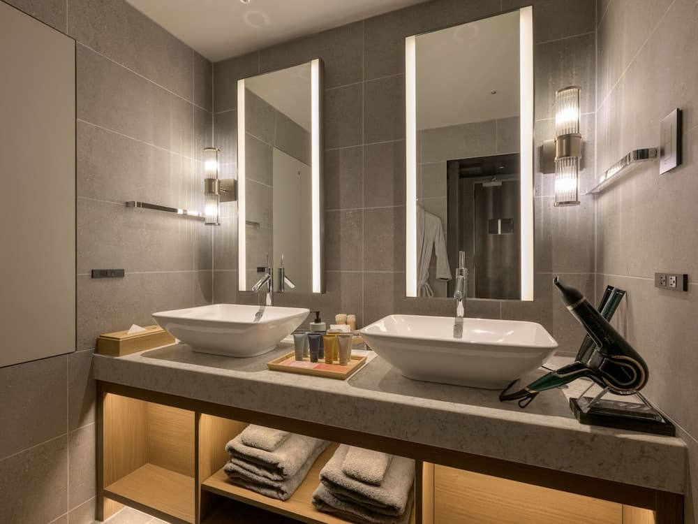Bathroom sink