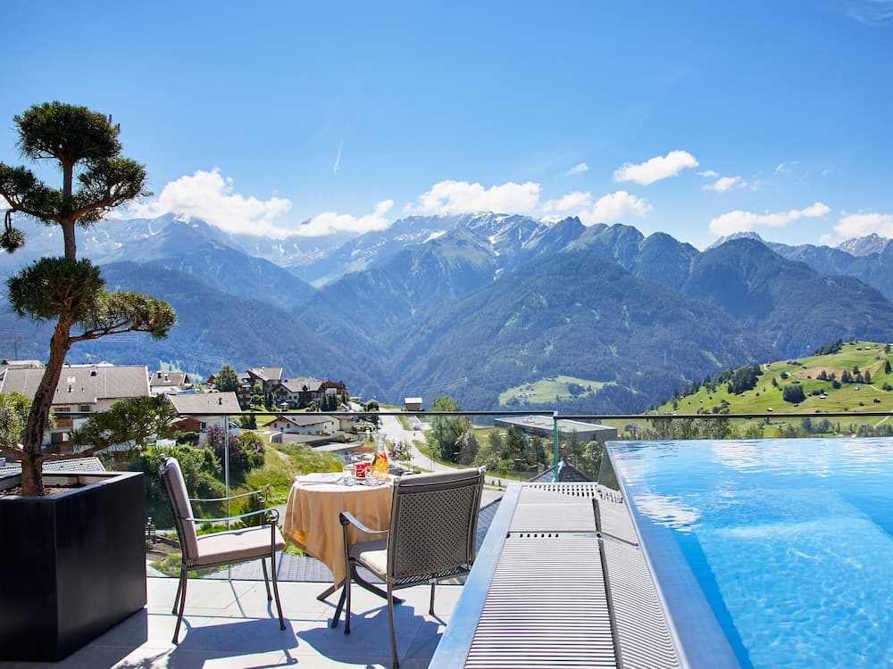 Infinity pool