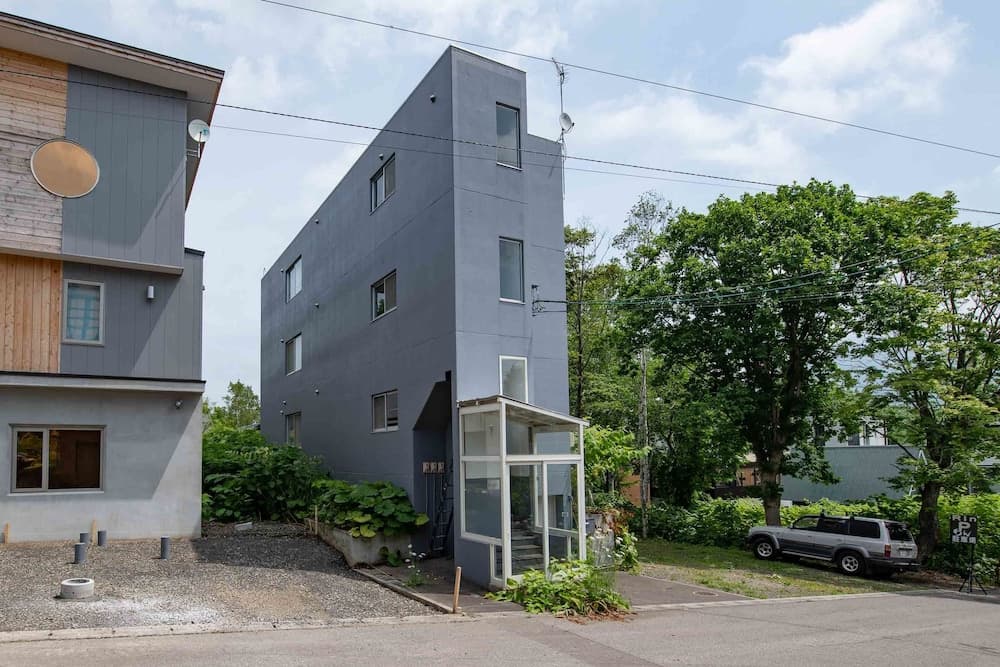 Primary image