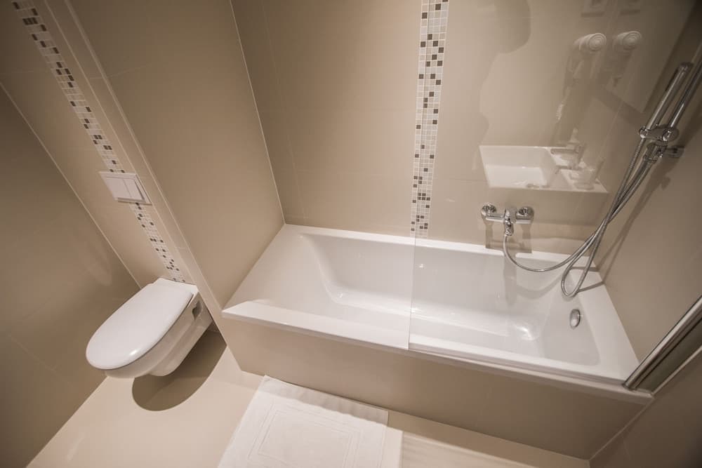 Deep soaking bathtub