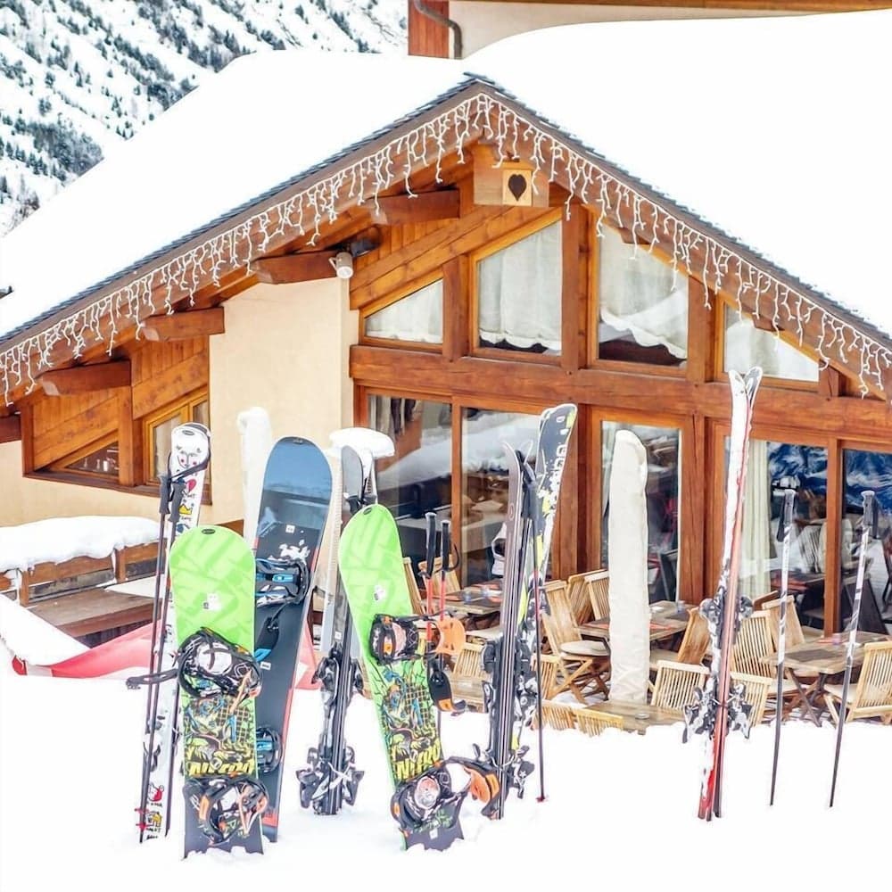 Snow and ski sports