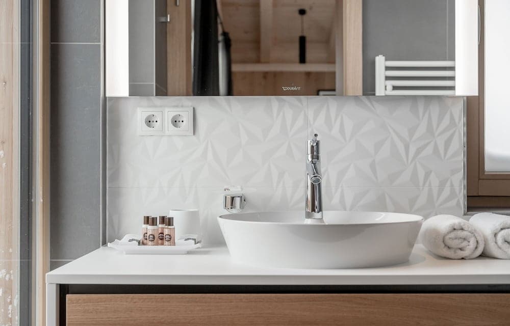 Bathroom sink