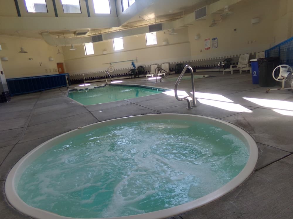 Indoor spa tub