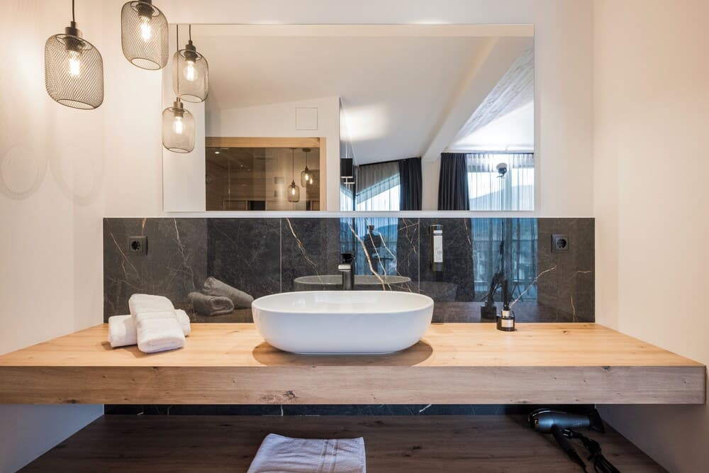 Bathroom sink