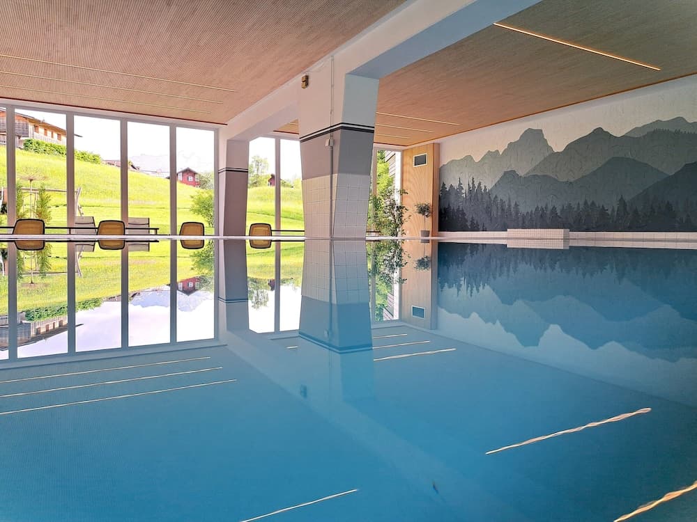 Exercise/lap pool
