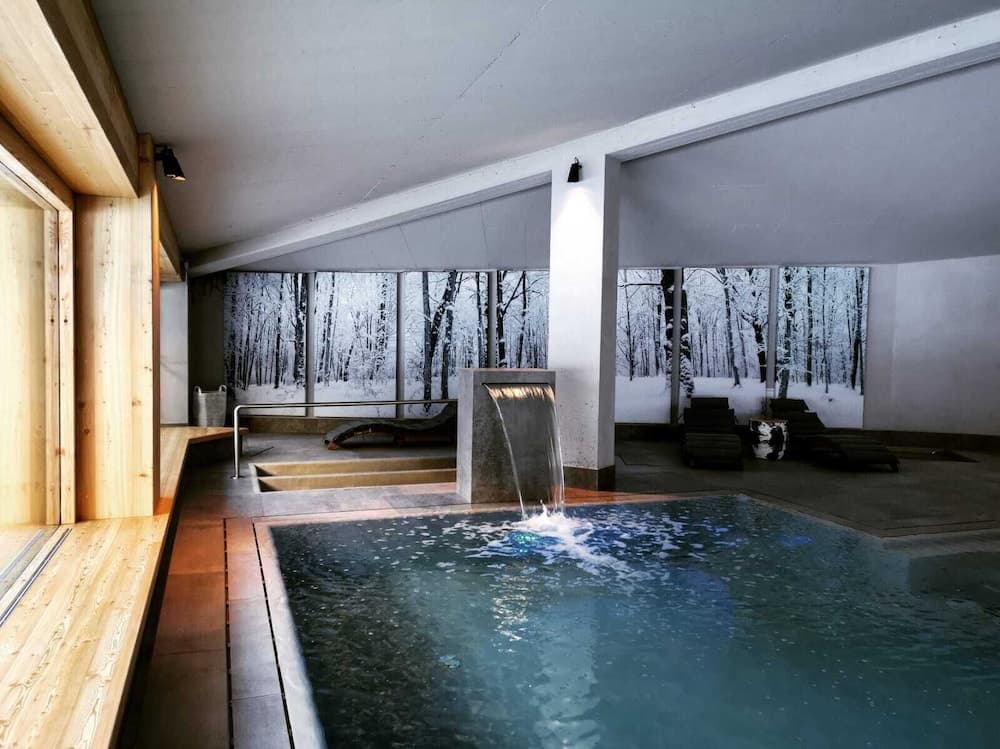 Pool waterfall