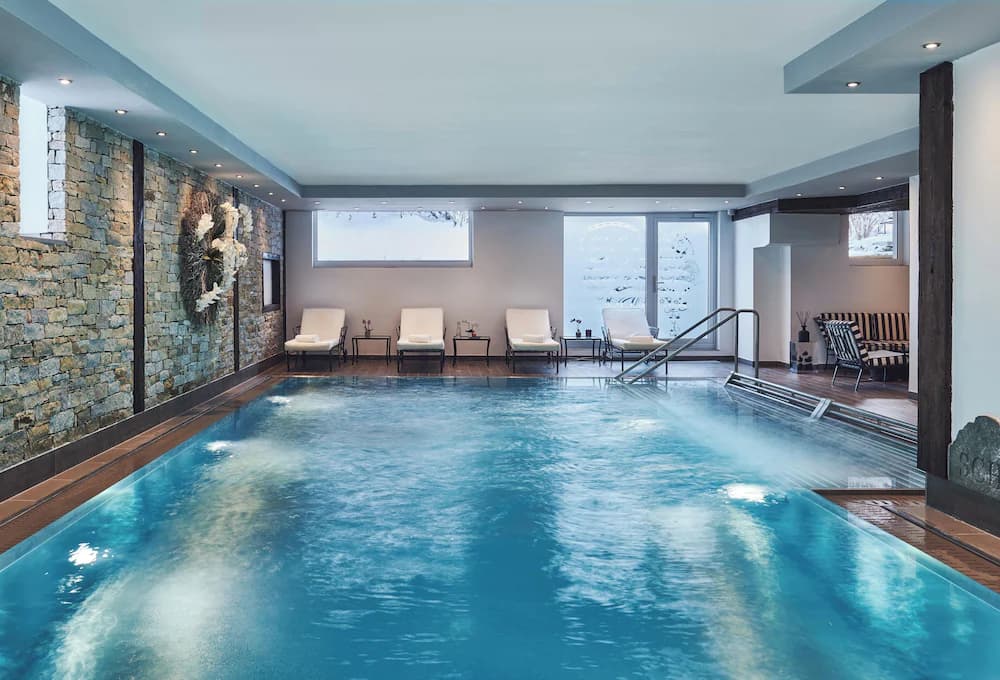 Exercise/lap pool