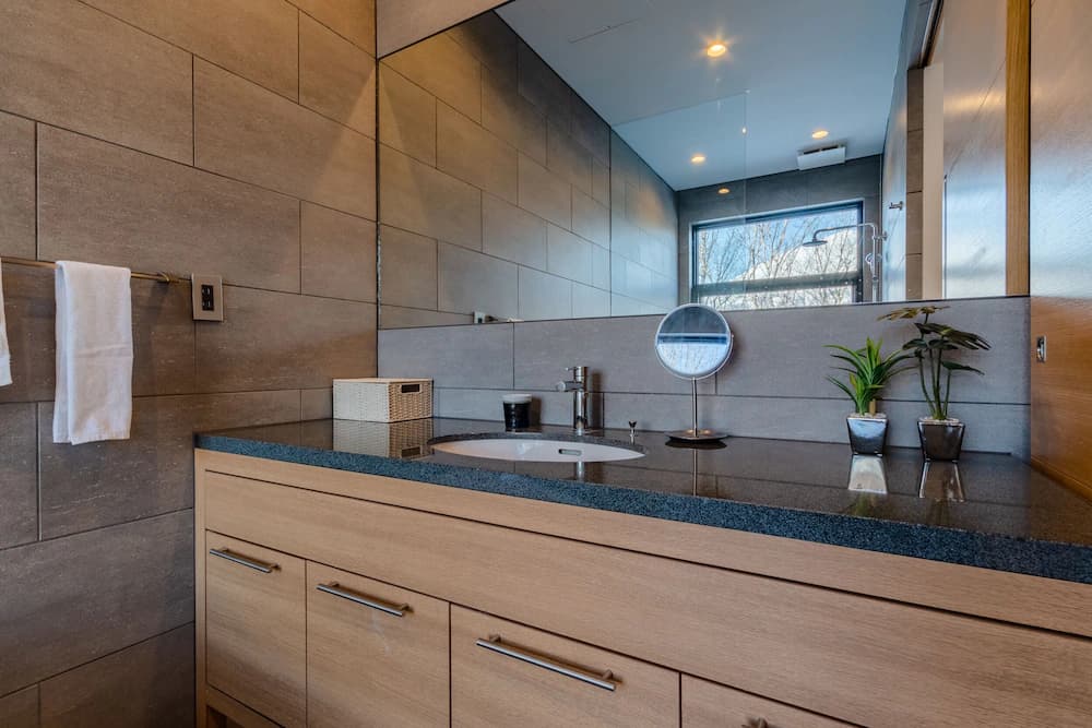Bathroom sink