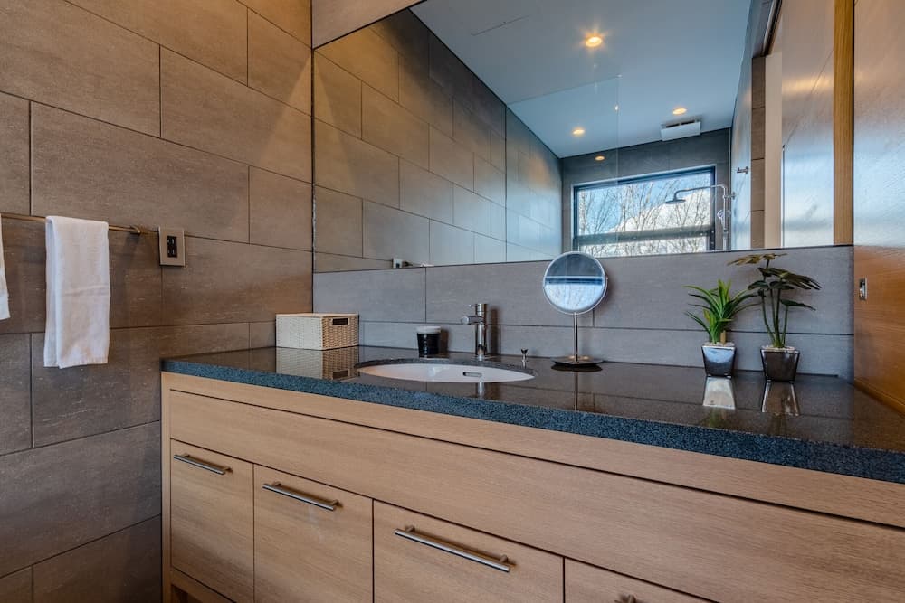 Bathroom sink