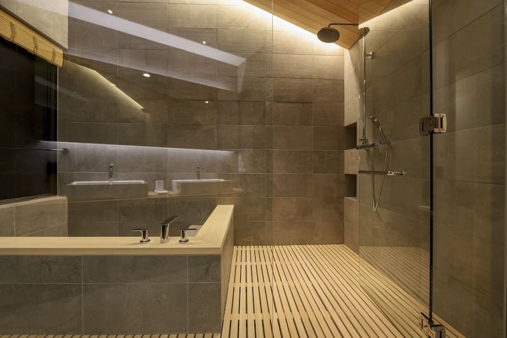 Deep soaking bathtub