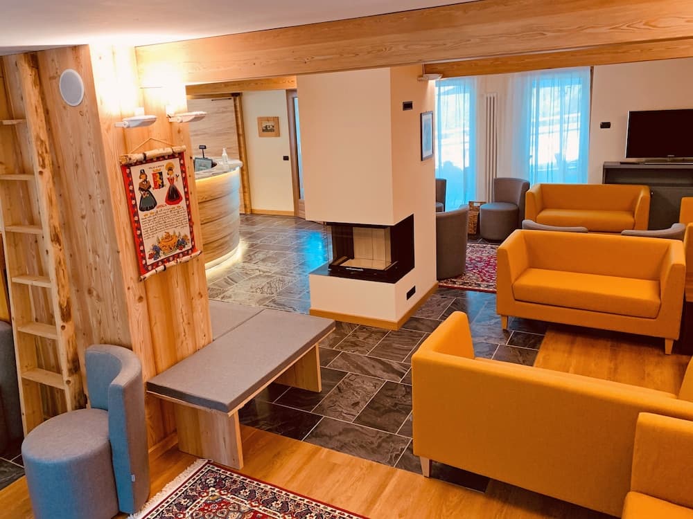 Lobby lounge