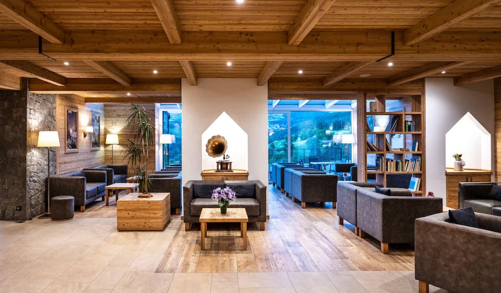 Lobby lounge